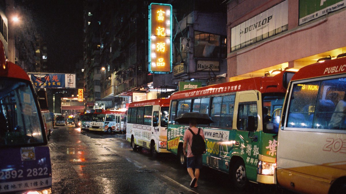 FishMonkeyCow_'s tweet photo. Neon nights in Hong Kong https://t.co/pfF47LFFbx