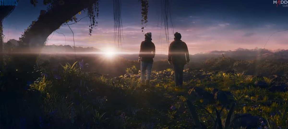 dishaadvn's tweet photo. movie's aesthetics ✨️
#BhediyaTrailer https://t.co/iKWAcah3ha