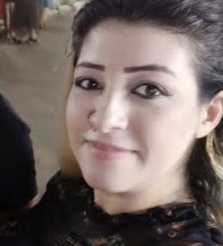 Kilis’te #FatimeGülÖzyer’i darp ederek öldüren Muhammet Özyer’e “iyi hal indirimi” uygulandı. Müebbet hapis cezası 25 yıla düşürüldü.

Kadınlar öldükten sonra faillerin mahkeme salonlarındaki “iyi hal”ini kabul etmiyoruz. Ayrımcı indirimler uygulanmadan adalet sağlanacak.