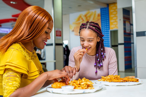 SimbisaBrands's tweet photo. Which one is your favourite pick up?
Icecream
Chicken wrap
Pizza
Hake and chips
Sharwama

#SimbisaBrands #Africa #StrengthenAndEmpower #ChickenInn #PizzaInn #BakersInn #CreamyInn https://t.co/YqWltvtZIk