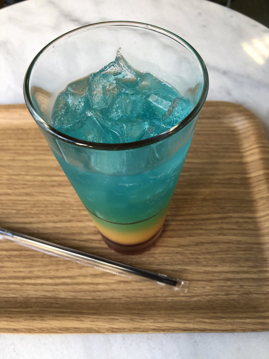 KyouheiShimanoe's tweet photo. @comitencafe テラス席で、きれいなソーダを頂きます。☺️
#COMITENCafe https://t.co/9iu1IFHGmq