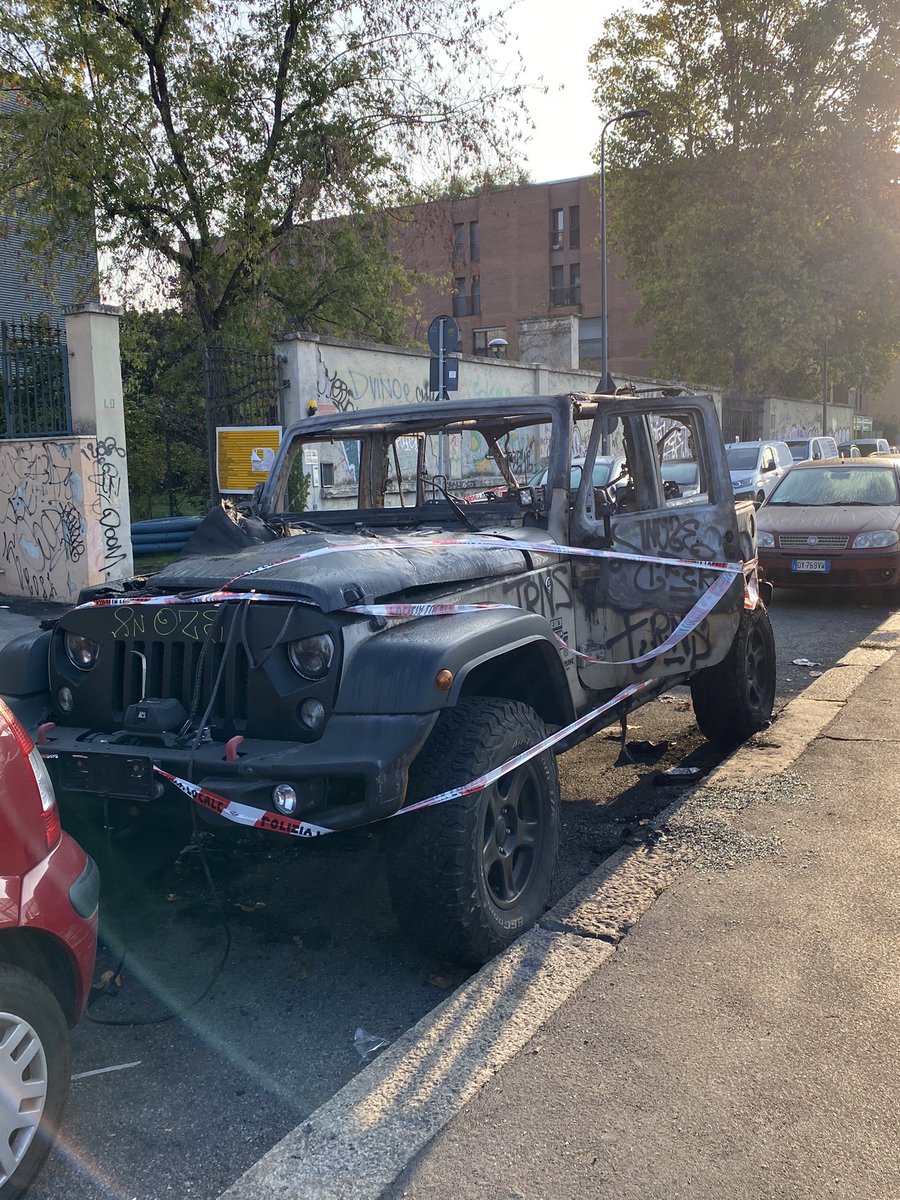 hyperbaetFND's tweet photo. @ComuneMI @BeppeSala questa auto bruciata è in Via Guglielmo Pepe 59 da tre giorni.
Aspettiamo che arrivino le piogge e crei un danno ancor maggiore per ambiente e persone o la vogliamo rimuovere?
Facciamo vera sostenibilità o Green Washing a #milano? https://t.co/EtXUXzQ1ep