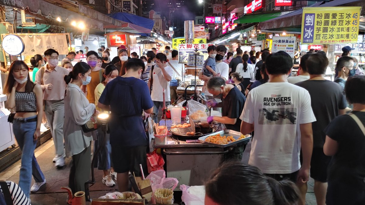 ★看影片：https://t.co/6z7ii11vB4 位於台北市大安區，靠近信義商圈的 、臨江夜市、通化夜市)。 Linjiang Street Night Market