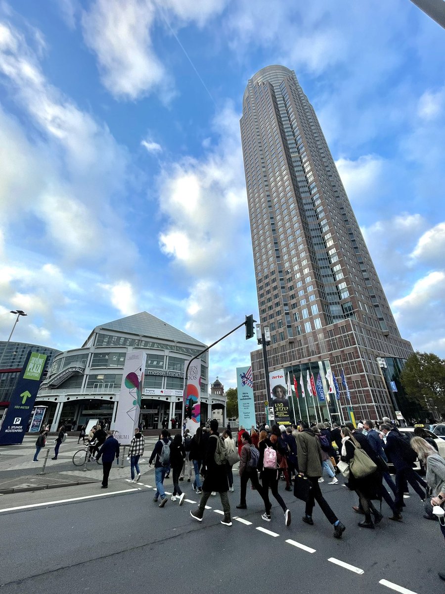 Didn’t think I’d be so pleased to be in a crown again at #FrankfurtBookFair ! 🧍‍♀️🧍🧍‍♂️🧍‍♀️🧍Here for 3 days for <a href="/CLVIDEOAUDIO/">Creative Listening</a> to create media for publishers creativelistening.co.uk #FrankfurtBookFair2022 #FrankfurterBuchmesse