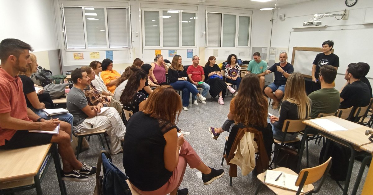fepmontserratee's tweet photo. #Aramateix estem participant, juntament amb un representant de cada @EscolaFEP, en una sessió per engegar les noves actuacions del #ProjecteBlau!
#SomFEP #EcoFEP @eco_fep https://t.co/aHMVgW8DIy