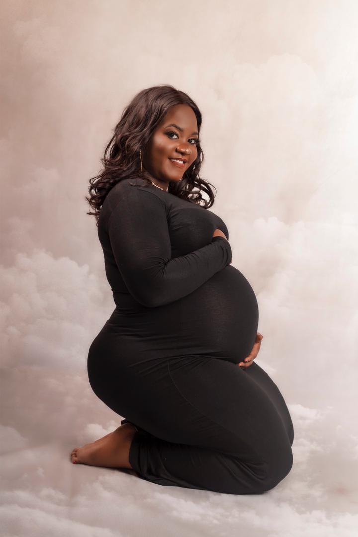 morias022's tweet image. We are almost delivering, only prayers 🙏
There&apos;s a kiswahili proverb that says &quot;Mungu ikileeta mtoto analeeta sahani yake&quot; 🤞✌️
#babyshowershootings #sourcestudio