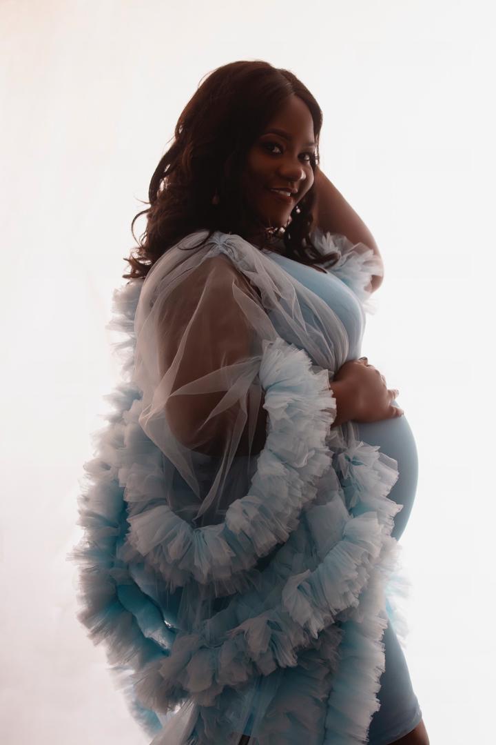 morias022's tweet image. We are almost delivering, only prayers 🙏
There&apos;s a kiswahili proverb that says &quot;Mungu ikileeta mtoto analeeta sahani yake&quot; 🤞✌️
#babyshowershootings #sourcestudio