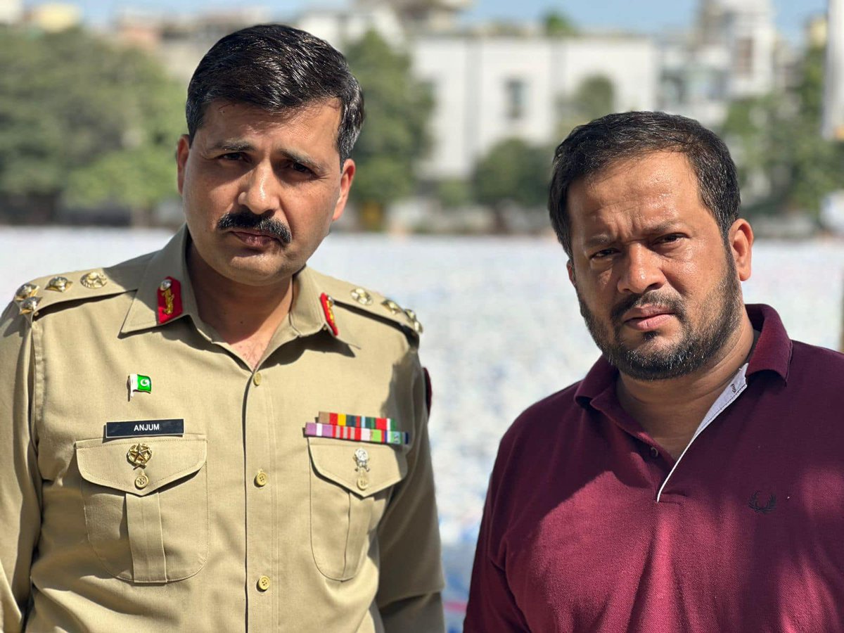 jdcfoundationpk's tweet photo. بریگیڈیئر جناب انجم ممتاز صاحب کمانڈر کور لاجسٹک نے آج پی آئی بی کرکٹ اسٹیڈیم میں متاثرین سیلاب کے لئیے جاری 50,000 بیگ راشن پیکنگ کا جائزہ لیا اور ھاوس آف جے ڈی سی کا دورہ کیا
.
.
.
#jdc #jdcfoundation #pakarmy #jdcrationdrive #rationdrive https://t.co/ARdWItfWSU