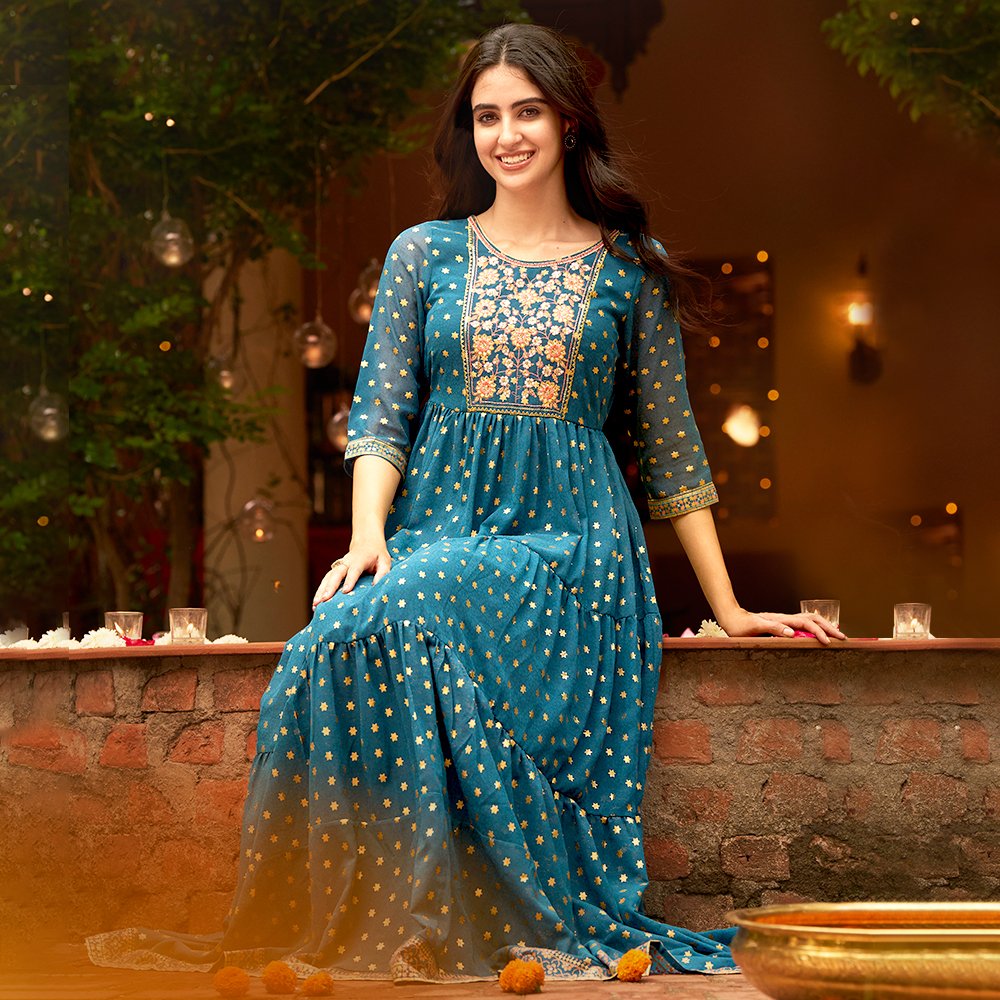 AureliaWoman1's tweet photo. Whether you have fun with crackers, or just elegantly grace the occasion, #Aurelia #FestiveCollection has you covered for a Compliment-Ready #Diwali!

https://t.co/XqjIvrwMBO

#AliaforAurelia #AliaBhatt #BeComplimentReady #BeFestiveReady #HappyDiwali #FestiveLookbook #DiwaliInspo https://t.co/NqbCswJ3TV