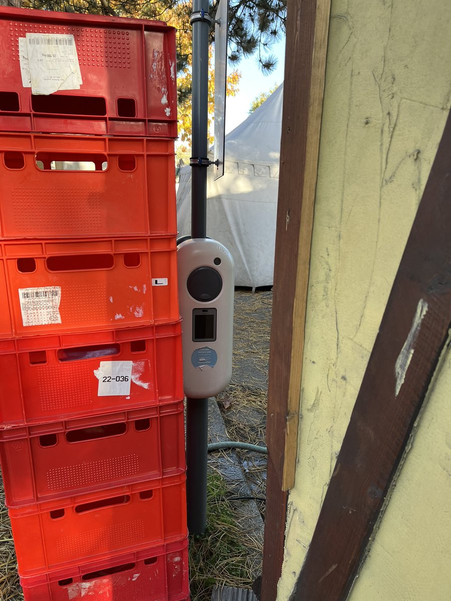 Hm. 🤷🏼‍♂️

#Ladesäule #TheorieundPraxis #eAuto #Elektromobilität  #newMotion