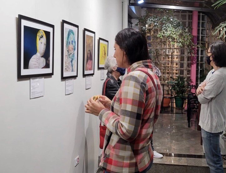 BevIillo's tweet photo. Private view at Reflexo, Echos Studio, São Paulo.
Looking forward to the group meeting on Sunday 6th &amp; hearing feedback.

#socialcommentary #objectillustration #womensbodyimage #practicebasedphd #illustrationresearch #autoethnographicillustration #belfastschoolofart @uu_ceramics https://t.co/ctRtbFUuKZ