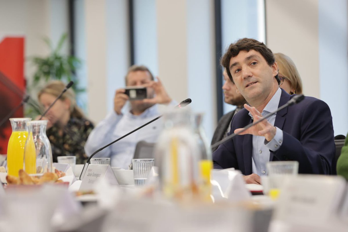 GSMAEurope's tweet photo. This morning the #GSMAConnected event convened key EU policy and industry decision-makers to discuss how the #mobile industry and #spectrum policy can help deliver the EU Digital Decade.

Learn more 🔗 https://t.co/ZcPfQocKQv
 #DigitalEU #ConnectivityEU https://t.co/QFkYdWBZPW