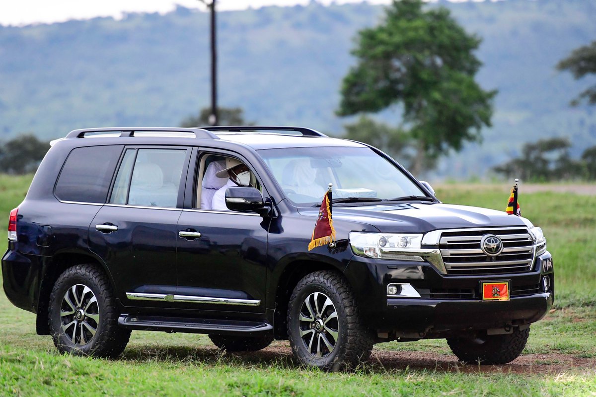 KagutaMuseveni's tweet photo. Arriving at Kisozi Country farm, Gomba District. https://t.co/me75Szukw0