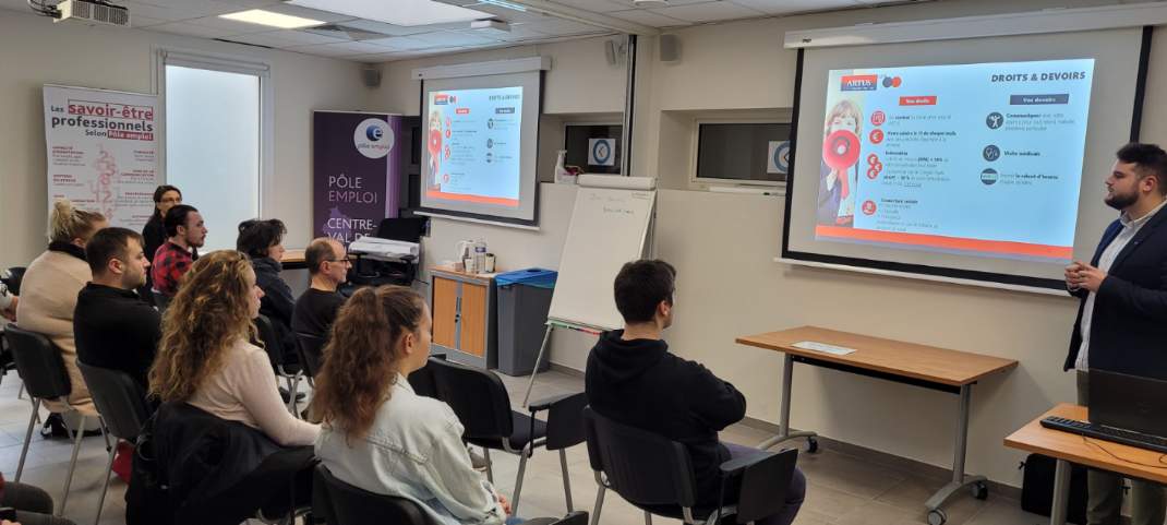 DavidBrnrd's tweet photo. Belle affluence ce matin à l'agence d'#Argenton pour la présentation des postes d'opérateur IAA par #MademoiselleDessert et @ARTUSINTERIM . Sont présents des candidats #CEJ #AIJ et Mission Locale notamment 👍👍 @poleemploi_RCVL @IPirot @LeMaoutMP @lhoste_nicolas  #AvecPoleEmploi https://t.co/KHPdbLRqw6
