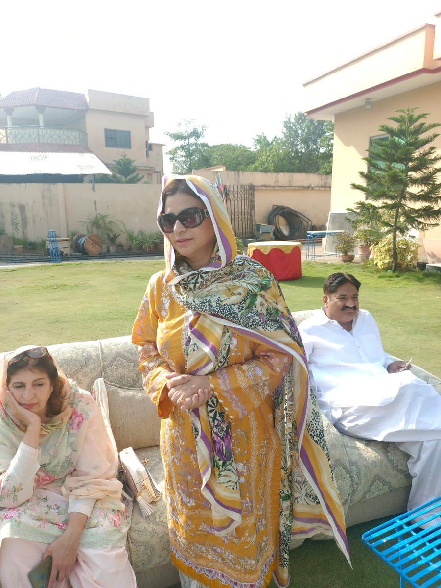wing_region's tweet photo. اسلام آباد ریجن وومن ونگ پریذیڈنٹ منیرہ جاوید،جنرل سیکرٹری میمونہ کمال ،ڈسٹرکٹ صدر روبین غعفور اور چیئرمین امیدوار چودھری طفیل کے سربراہی میں این اے 53 خواتین کے ساتھ کارنر میٹنگ ۔ https://t.co/hUWy1BTzaA
