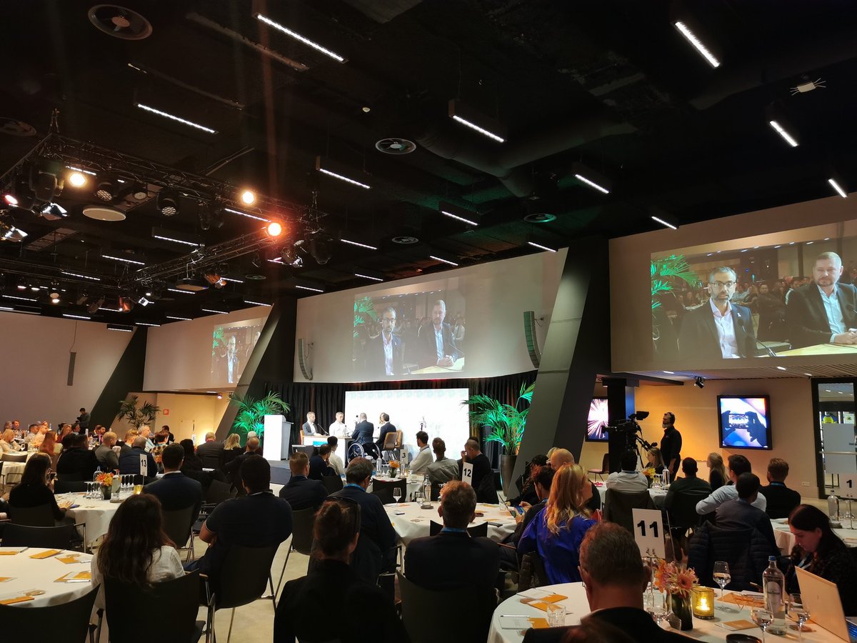 Vi er på <a href="/KindredGroup/">Kindred Group</a> sin Sustainable Gambling Conference i Amsterdam. Personer i salen fra bl.a industrien, hjelpeorganisasjoner og hjelpeapparatet. Fyldig program med flere diskusjoner om ansvarlighet.