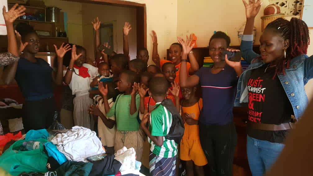 NinyeNBA's tweet photo. Reaching out to children in vulnerable communities is something we do with passion and pride.
We appreciate these amazing champions for touching lives of Orphans in Hoima during the Post #IDGC22 outreach.
We are the Change we want to see in the World ๐
#PowerToGirls #Champions https://t.co/Q6VeIgw3WR