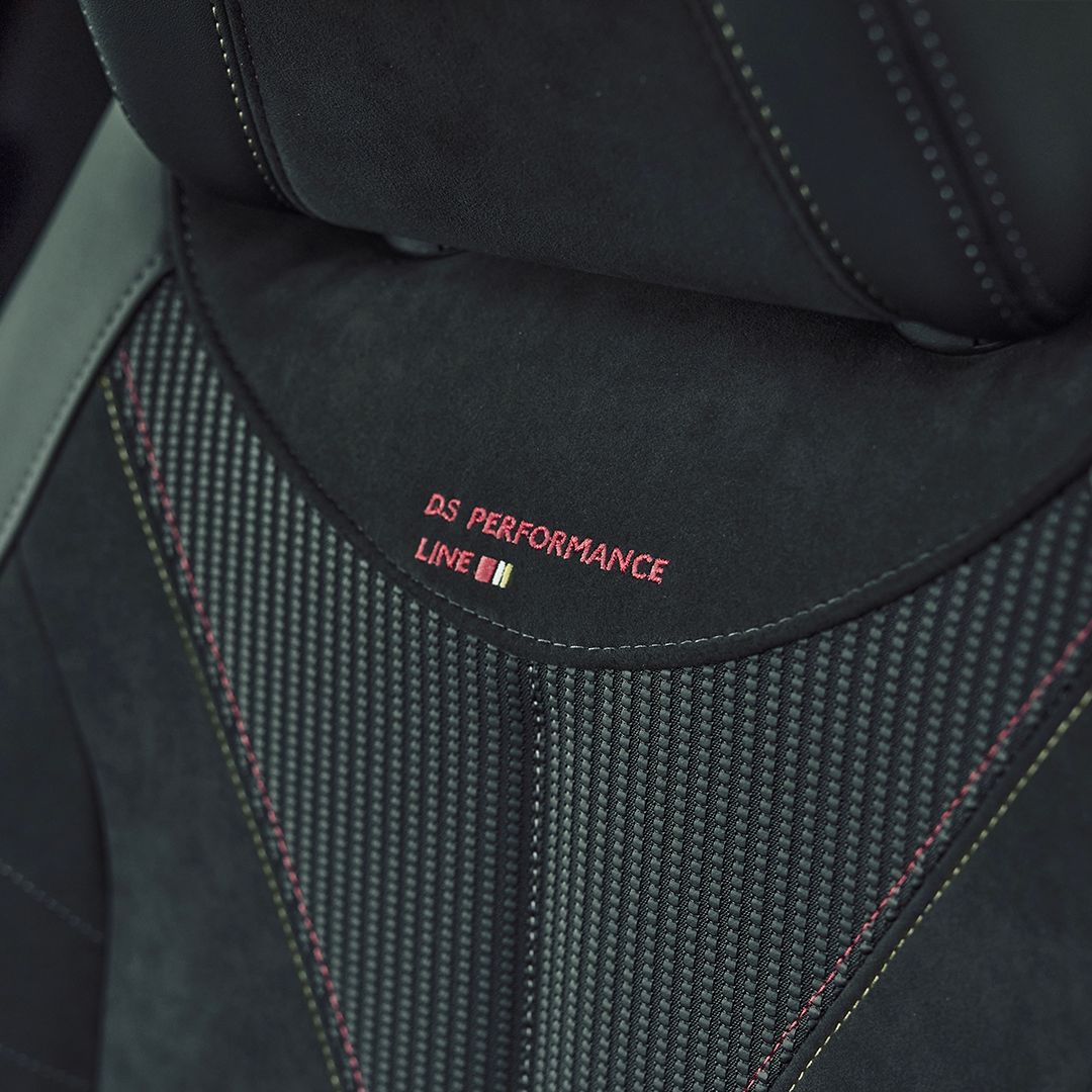 DSStoreMalaga's tweet photo. Nuevo DS 4 PERFORMANCE LINE, un look carismático, una apariencia musculosa. 

#DSAutomobile #DS4 #PerformanceLine #Hibrido #Diseño #Tecnoogia #DSStore #Malaga https://t.co/qevGplYgGT
