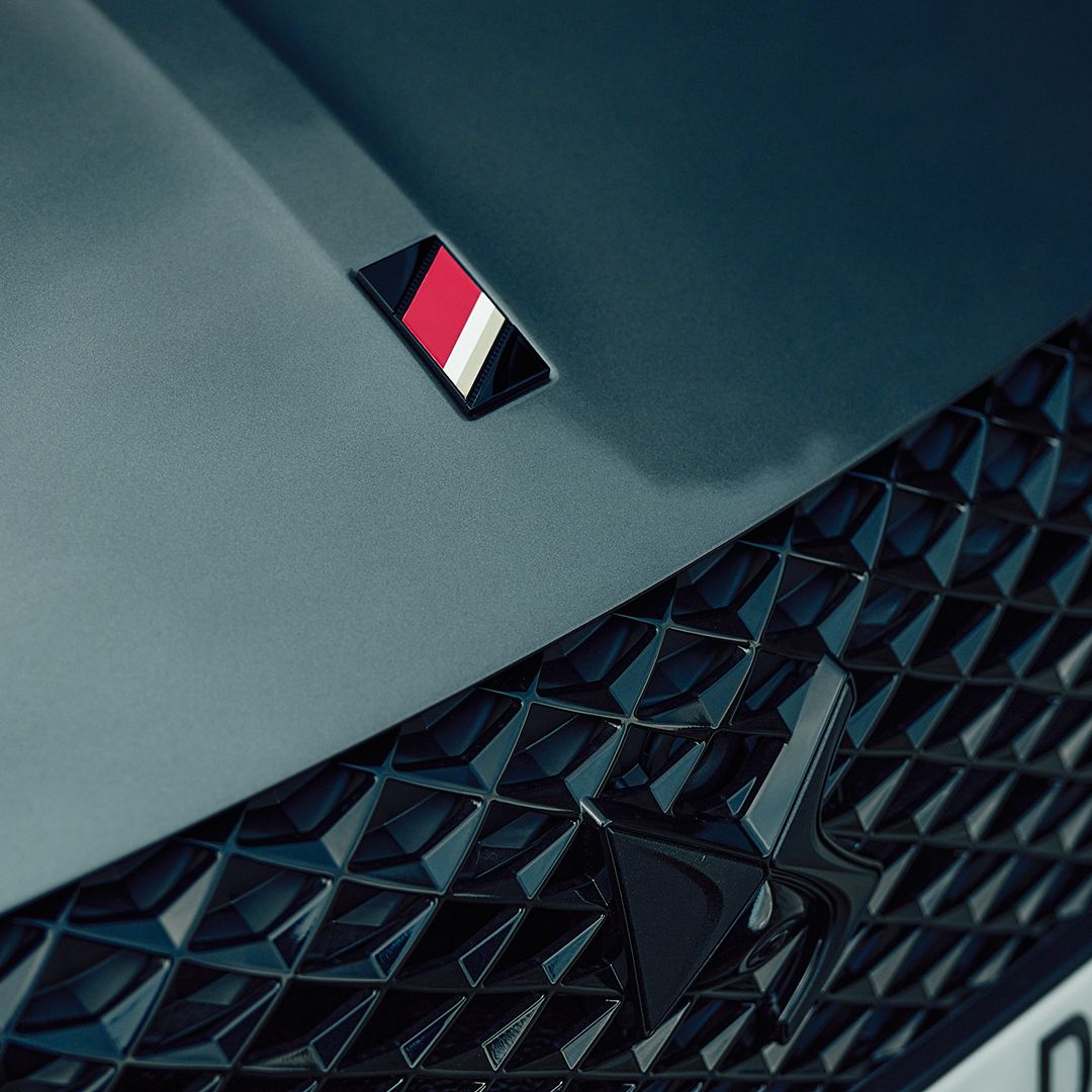 DSStoreMalaga's tweet photo. Nuevo DS 4 PERFORMANCE LINE, un look carismático, una apariencia musculosa. 

#DSAutomobile #DS4 #PerformanceLine #Hibrido #Diseño #Tecnoogia #DSStore #Malaga https://t.co/qevGplYgGT