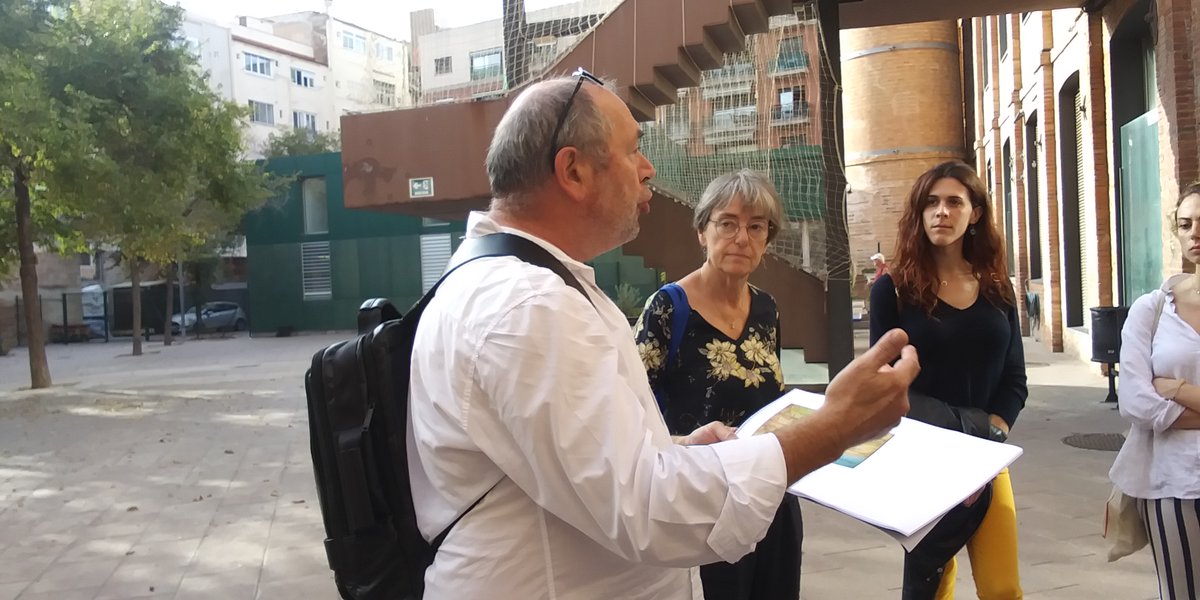 gapp_bcn's tweet photo. El 17 d'octubre vàrem realitzar una passejada pel Poble Nou i la Vila Olímpica de Barcelona. 
La ruta va ser guiada per Antoni Nicolau, per a reflexionar sobre la transformació dels criteris de conservació del patrimoni i les reformes urbanístiques 👇 https://t.co/WRHJmPaK5L