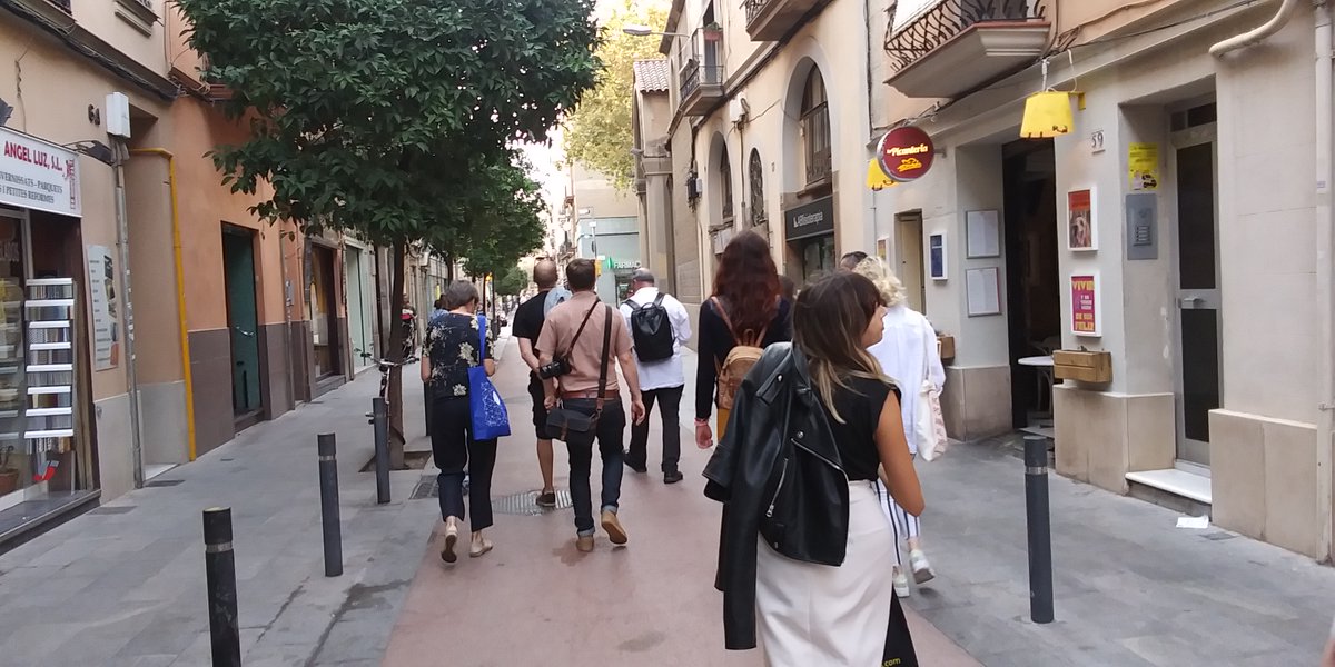 gapp_bcn's tweet photo. El 17 d'octubre vàrem realitzar una passejada pel Poble Nou i la Vila Olímpica de Barcelona. 
La ruta va ser guiada per Antoni Nicolau, per a reflexionar sobre la transformació dels criteris de conservació del patrimoni i les reformes urbanístiques 👇 https://t.co/WRHJmPaK5L