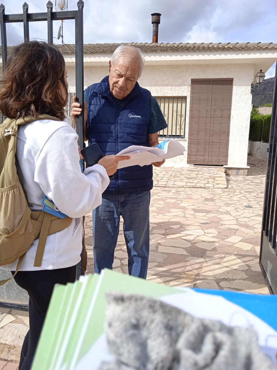 consorcio_crea's tweet photo. ♻El equipo de Educación Ambiental de #Salinas ha visitado las casas más próximas a las islas de compostaje para informar al vecindario y animarles a participar. #Compostaje #EducacionAmbiental #CREAmosCompost https://t.co/23CTemuTZg