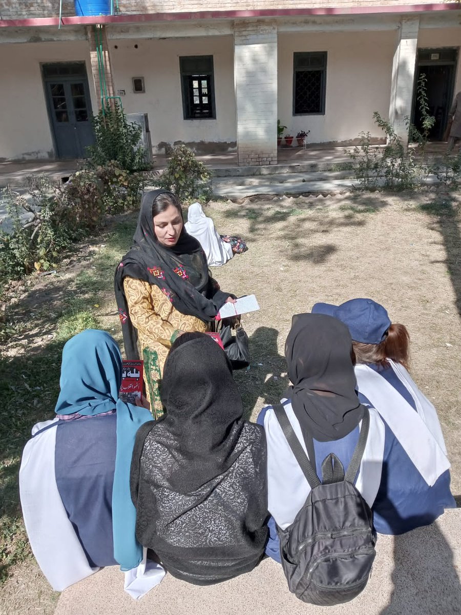 RCPBalochistan's tweet photo. #گرلز_کالج
پروگریسو یوتھ الائنس، کوئٹہ کے کارکنان کی جانب سے آج گرلز کالج کوئٹہ میں پروگریسو یوتھ الائنس بلوچستان کے صوبائی کنونشن کے سلسلے میں لیفلیٹس تقسیم کیے گئے۔
#یوتھ_کنونشن_ہلہ_بول
#اکتوبر_25_سائنس_کالج
#YouthForRevolution
#JoinPYA https://t.co/sEMbW0QZBZ