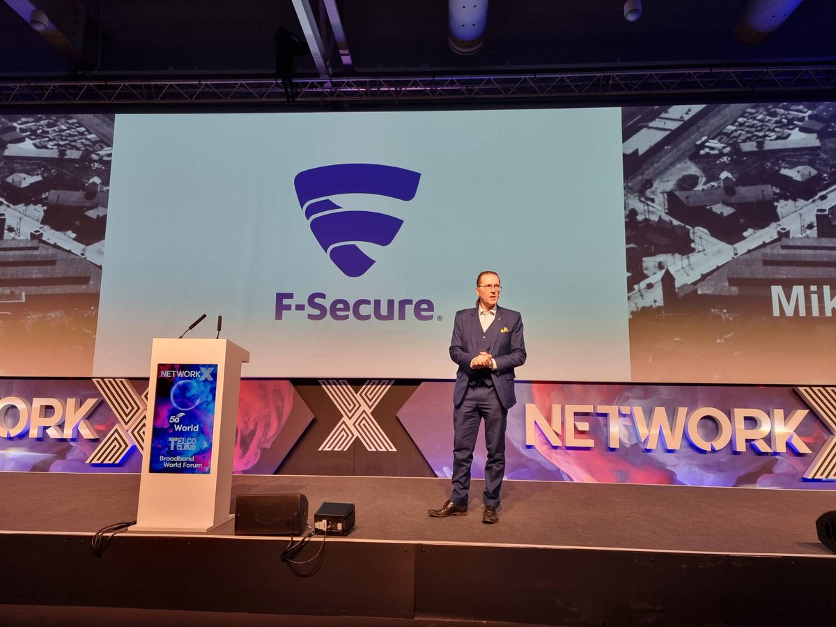 "Internet has deleted geography". An interesting talk at #NetworkX from <a href="/FSecure/">F-Secure</a>'s Mikko Hyppönen on Online Battlefields. <a href="/networkx_event/">Network X</a>