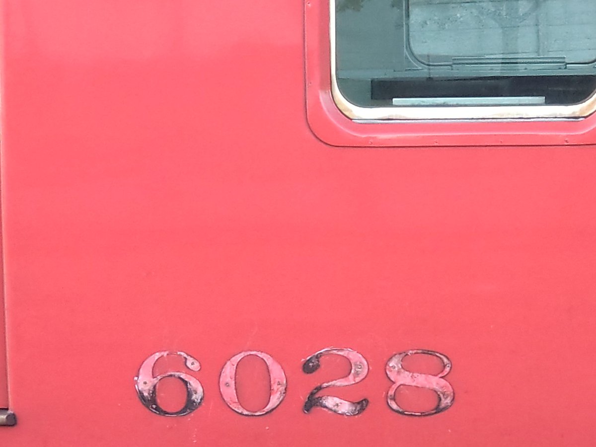 kiyoshi49989535's tweet photo. こないだスマホで撮れなかったから仕事帰りに名電築港へ6028Fの廃車解体の様子を見に行った。6028Fの廃車解体の様子スマホで撮れて良かった!6028Fが廃車解体して切断しされたから搬出される前に撮った。
41年間ありがとう😀🎵🎵。
#名鉄 #6000系 #6028F #ありがとう6028 #大江 #名電築港 https://t.co/1ApeuGlkoO