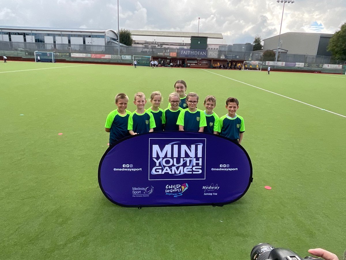 SportWainscott's tweet photo. Our Hockey team worked extremely hard last week in the MYG. An excellent start to the years competitions. Great teamwork and sportsmanship on show for all to see… @MedwaySport @RoseCallaway3 @WainscottSchool  @HolcombeHC https://t.co/Qrkdu0bcWm