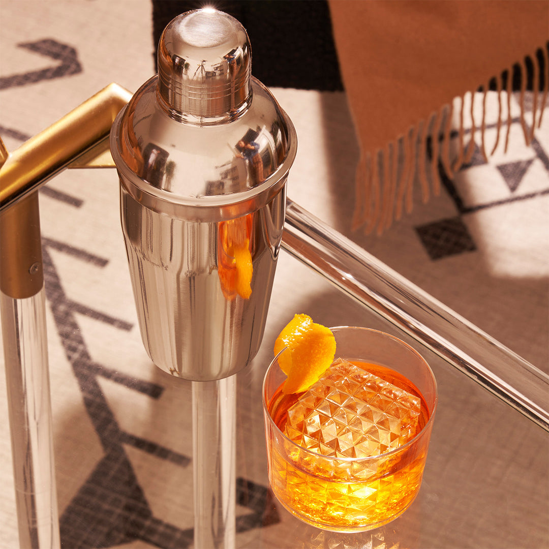 terriwintertop3's tweet photo. The large etched cube ice mould and the large ripple wave etched sphere ice mould.
Melts slowly for minimal dilution to chill your drink with a clean-finish taste. Made from food-grade silicone, this ice tray is BPA-free, dishwasher safe and designed to keep out freezer-flavours. https://t.co/p0LcllRCTN