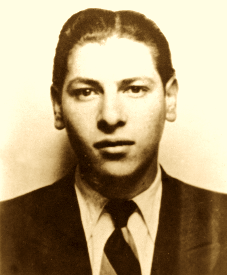 4 décembre 1943. Lyon. Il va être guillotiné.À 21 ans. "Ça s'approche,écrit-il. J'ai toujours bon moral et suis courageux comme il convient à un bon FTP.  C'est avec courage que j'attends la mort, une mort qui n'est pas moins glorieuse que sur les champs de bataille." Simon Fryd.