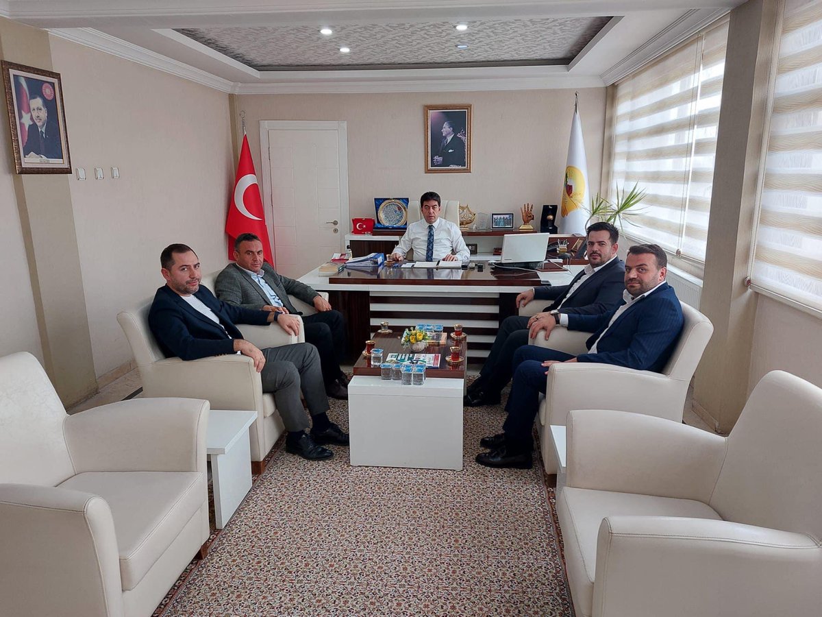emrahdogan71's tweet photo. Delice Belediye Başkanı Sn.Turgut Özdem’i  ziyaret ettik. 
Başkanımıza misafirperverliğinden hoş sohbetinden dolayı teşekkür ediyoruz. https://t.co/rQh2MqSBeK