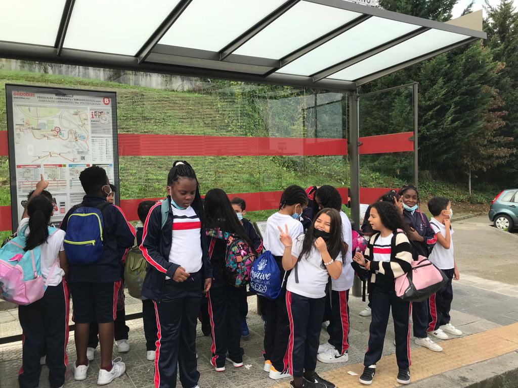 La semana pasada los alumnos de 4º de primaria disfrutamos de nuestro primer día de natación 🏊‍♂️ 🏊‍♀️