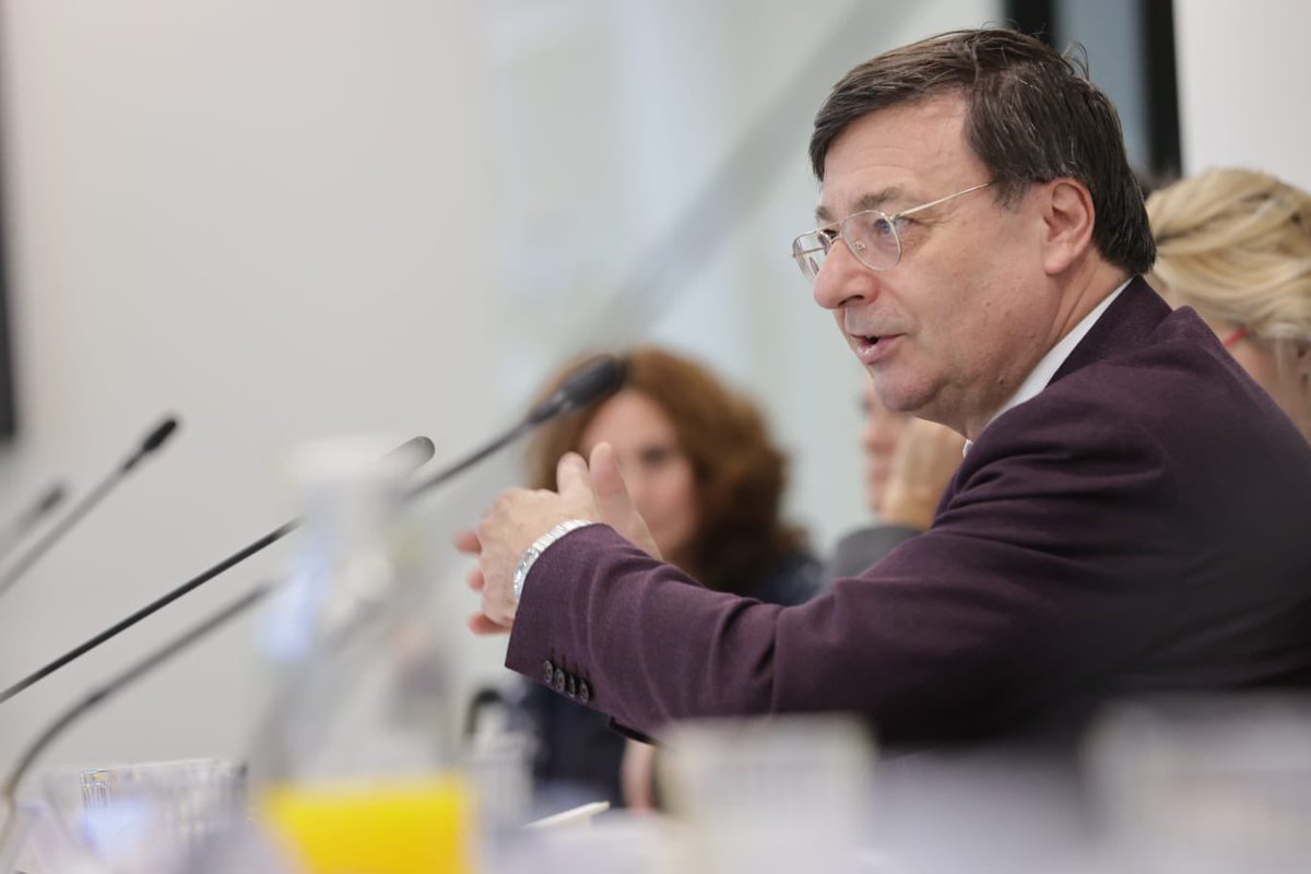GSMAEurope's tweet photo. 🔹#5G investment in EU
🔹 New radio #spectrum programme 
🔹 Spectrum licensing prising 
🔹 Economic benefits, Europe competitiveness &amp; digital equality are among key discussions topics at this morning’s #GSMAConnected event on the European spectrum policy for the #DigitalDecade. https://t.co/OU17OwZZzj