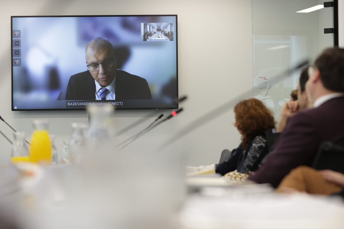 GSMAEurope's tweet photo. 🔹#5G investment in EU
🔹 New radio #spectrum programme 
🔹 Spectrum licensing prising 
🔹 Economic benefits, Europe competitiveness &amp; digital equality are among key discussions topics at this morning’s #GSMAConnected event on the European spectrum policy for the #DigitalDecade. https://t.co/OU17OwZZzj