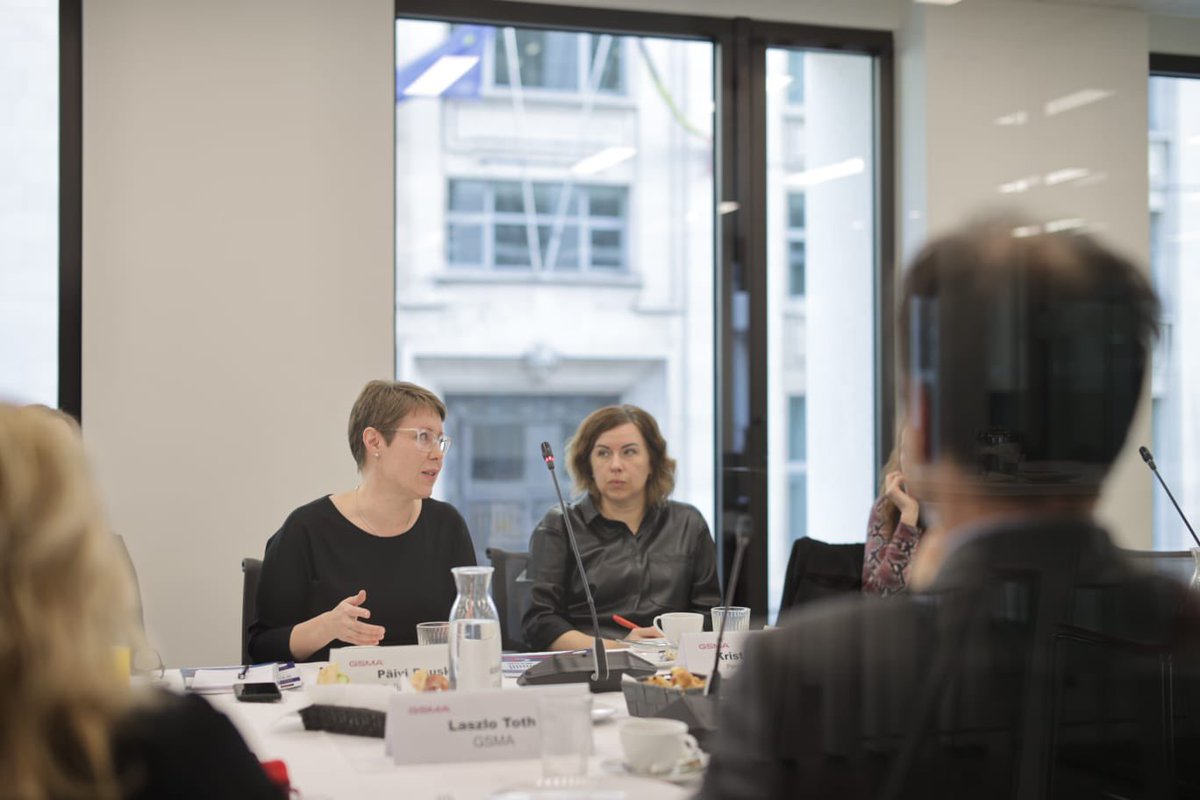 GSMAEurope's tweet photo. 🔹#5G investment in EU
🔹 New radio #spectrum programme 
🔹 Spectrum licensing prising 
🔹 Economic benefits, Europe competitiveness &amp; digital equality are among key discussions topics at this morning’s #GSMAConnected event on the European spectrum policy for the #DigitalDecade. https://t.co/OU17OwZZzj
