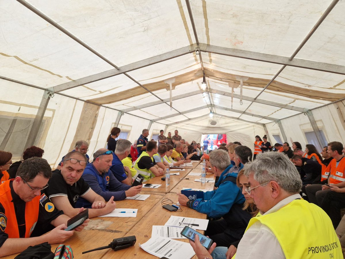 SOSGR112's tweet image. #RT @GSCP_GR: A 58 members team🇬🇷 from #CivProGR &amp;amp; @Pyrosvestiki w/ 14🚒 &amp;amp; 2🐕‍🦺 participated in the Search &amp;amp; Rescue #fullscaleexercise #earthquake 📍Montenegro🇲🇪
 
5️⃣ days (10-14/10)
8️⃣ countries
6️⃣0️⃣0️⃣+ participants

🤝Enhancing multinational cooperat…