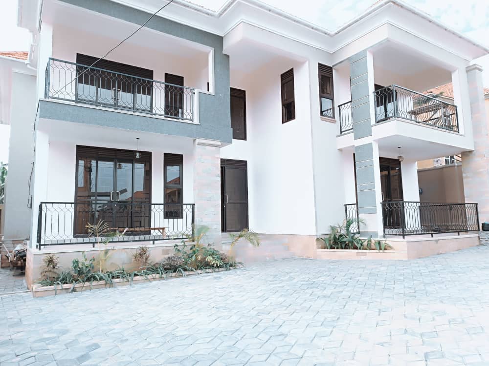 shukranproperty's tweet photo. BRAND NEW 🆕 HOUSE FOR SALE IN KIRA- MULAWA TOWN 5bedrooms- 5bathrooms 2boys_quarter Sited on #15decimals asking price #770m ugx with ready title on table..
Call 0706592177 https://t.co/mcTFINGmne