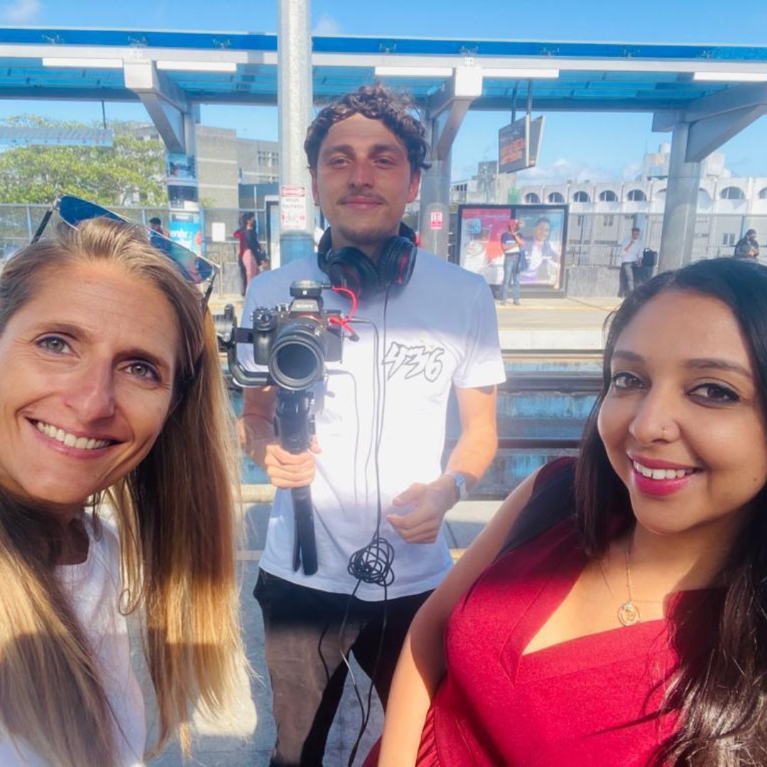 antennereunion's tweet photo. Pour le nouveau numéro de 52 Minutes Actu "L'île aux voitures", l'ékip d'Antenne Réunion est partie à Maurice pour étudier les alternatives au tout-auto suite à l'installation du tram sur l'île sœur. 🚗🚛🚙

A voir sur Antenne Réunion le dimanche 23 octobre à 12:55. https://t.co/P8earzYK4I