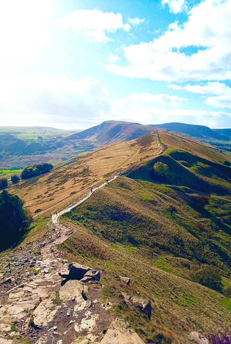 Leeah_c's tweet photo. Beautiful day in the peak district yesterday. Our first time walking Mamtor @mattrob2207 #Annualleave #Viewsfordays #Mamtor #Backtor #Losehillpike https://t.co/cmA3C0iHkw