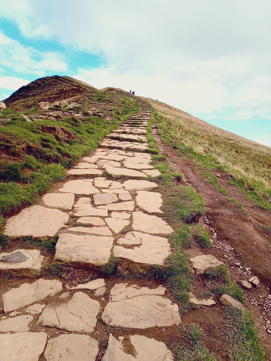 Leeah_c's tweet photo. Beautiful day in the peak district yesterday. Our first time walking Mamtor @mattrob2207 #Annualleave #Viewsfordays #Mamtor #Backtor #Losehillpike https://t.co/cmA3C0iHkw