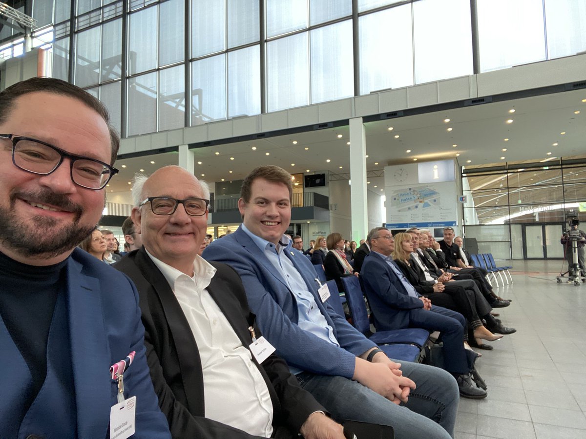 #Ressourceneffizienz und #Kreislaufwirtschaft sind zentrale Lösungsstrategien für die #Energie- und die #Klimakrise. Mit MdL Alexander Schoch und MdL <a href="/niklasnuessle/">Niklas Nüssle</a> beim #KongressBW. #circulareconomy