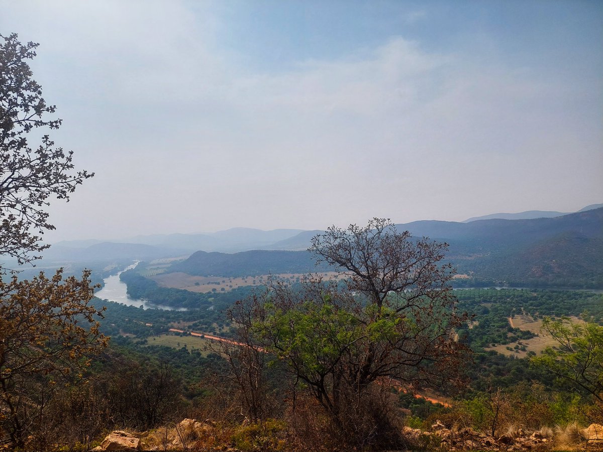 moniquerabe7's tweet photo. The view is always worth the climb. 🌄 https://t.co/IGaNLFCFWH