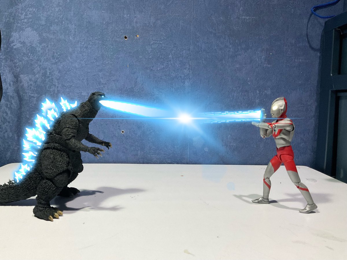 srisultan_376's tweet photo. Godzilla and Ultraman Beam Clash
#Godzilla #Gojira #GodzillaFinalWars #Godzilla2004 #γ΄γΈγ© #Ultraman #γ¦γ«γγ©γγ³ #tokusatsu #tsuburaya #Kaiju #SHMonsterArts #SHFiguarts #BeamClash #toyphotography #photoediting #procreate #procreateart https://t.co/2QGPz56Oca