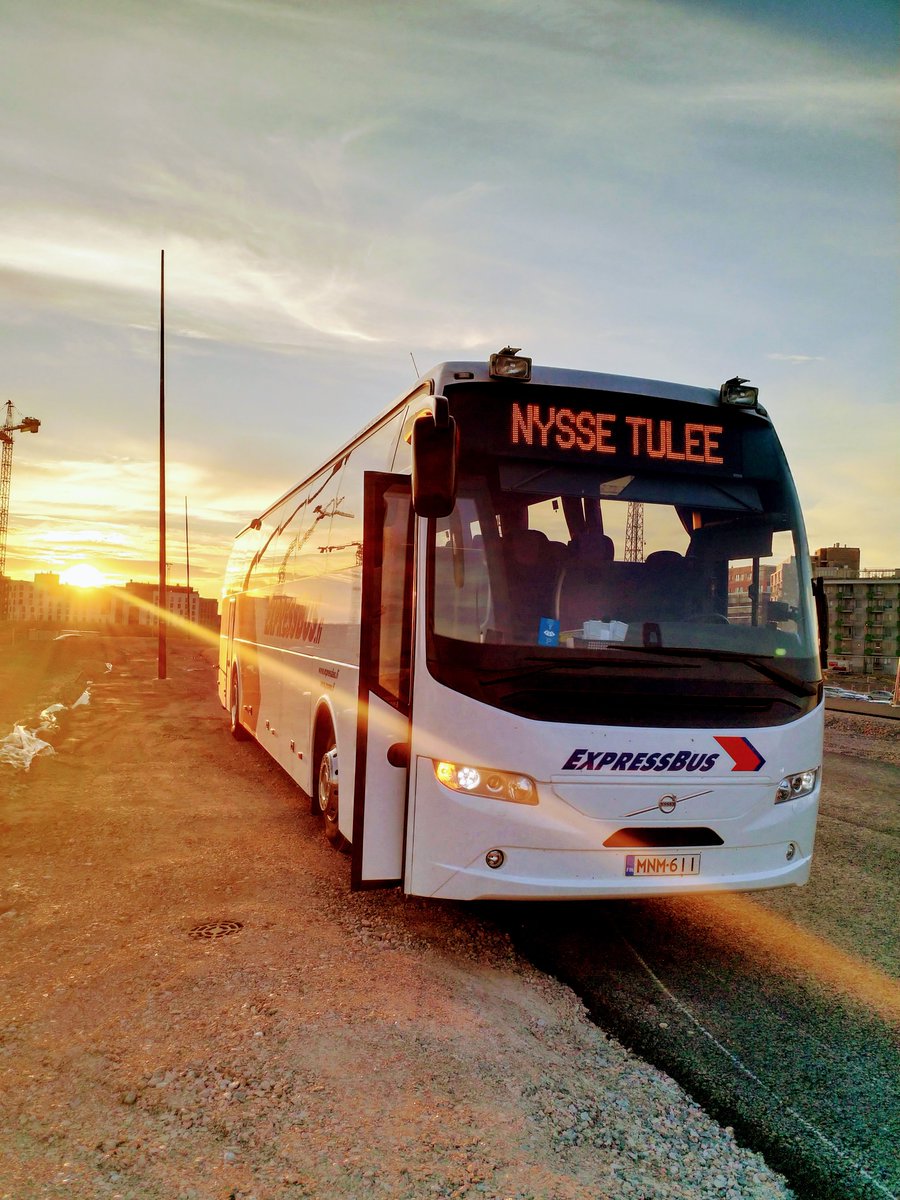 Eilen tuli 14v vuosipäivä Väinö Paunu Oy'n palkkalistoilla.

Jos minulta kysytään, niin neljätoista hienoa vuotta. 

Kiitos työnantajalle, kiitos loistavalle korjaamolle, kiitos työkavereille ja kiitos matkustajille. 

Ja tarina jatkuu...
#Expressbus #Paunu #Nysse