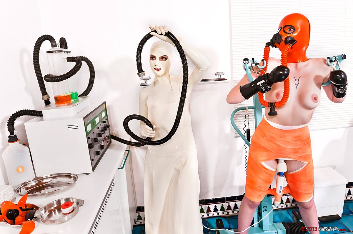 kinkcanary's tweet photo. Just one more hose, then the therapy can start ! #fetishclinic #castbondage #gasmask @studio_gum @TrueMagicWand #torture #heavyrubber #latex #fetish Full story on https://t.co/5hbN3VxEM6 feat. @Miss_Amarantha https://t.co/nQ4tk3k5Ey