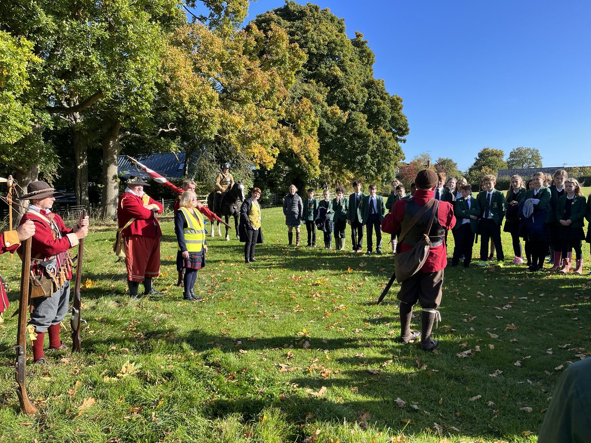 SibfordHistory's tweet photo. Year 8 studying the era of the English Civil War with the Sealed Knot and artefacts from Hanwell Castle.
#BeYouBeSibford #SealedKnot #HanwellCastle https://t.co/aDdZ5KhFVV
