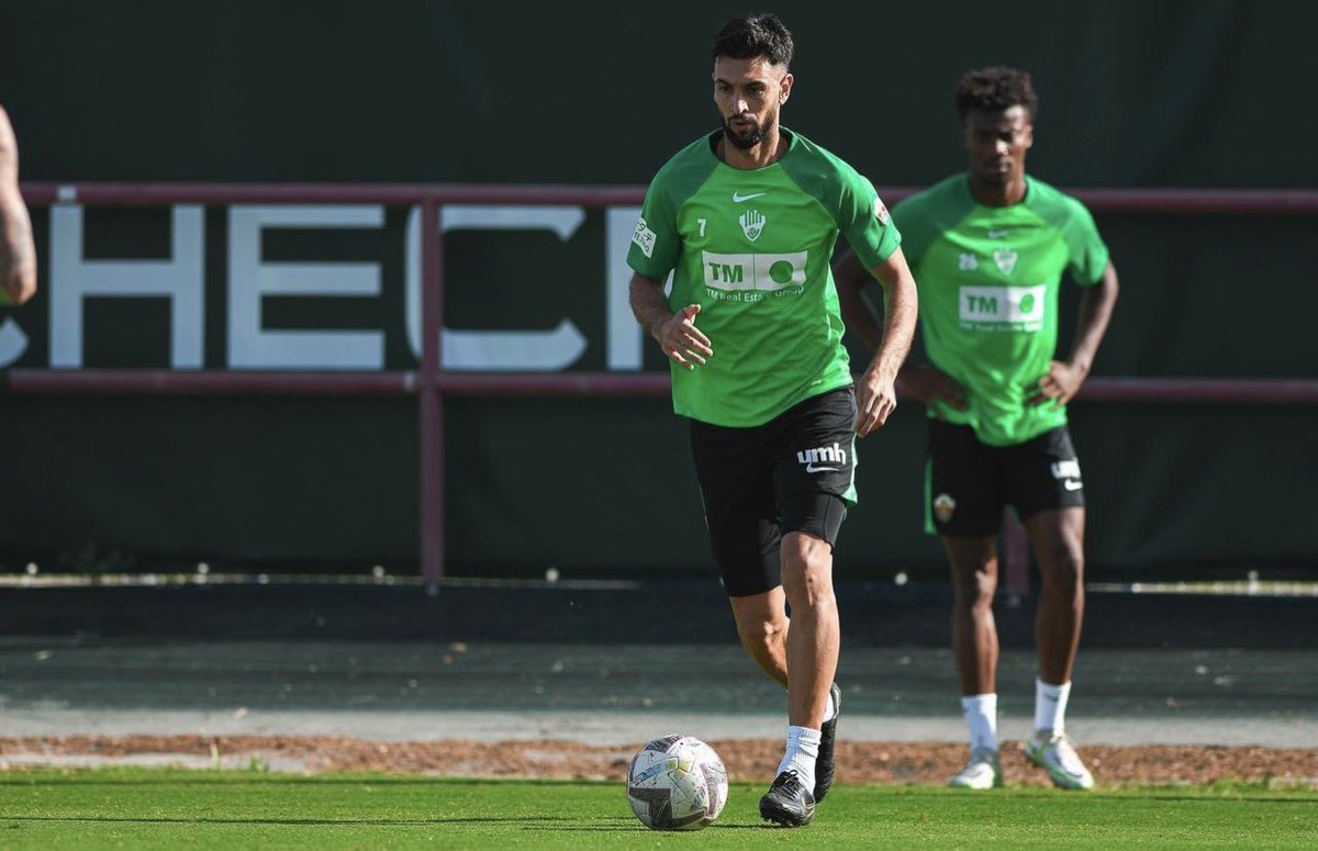 Javier Pastore (@javi_pastore) on Twitter photo <a href="/elchecf/">Elche Club de Fútbol</a> 💚🤍 Estamos listos 💪🏼 #ElcheRealMadrid 
📸 <a href="/SoniaArcos/">Sonia Arcos</a> <a href="/elchecf/">Elche Club de Fútbol</a> 💚🤍 Estamos listos 💪🏼 #ElcheRealMadrid 
📸 <a href="/SoniaArcos/">Sonia Arcos</a>