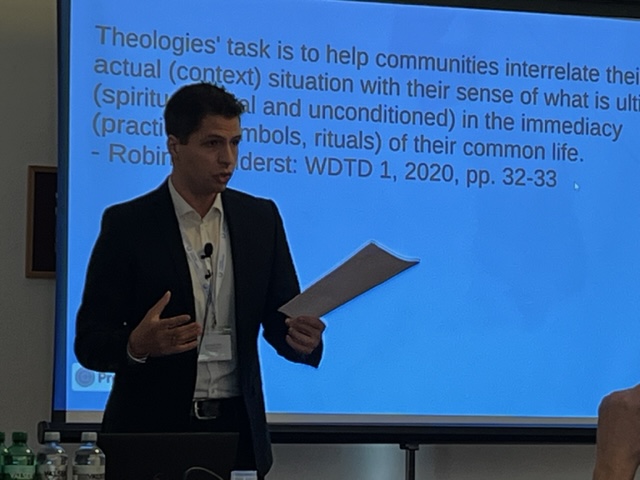 <a href="/LaniAnaya/">Lani Anaya Jiménez 🇲🇽🌎</a> and Johannes Froh discuss bringing in diverse disciplines and epistemologies to explore digital theologies and religious resilience during circumstances of crisis (COVID-19) at #Monte2022